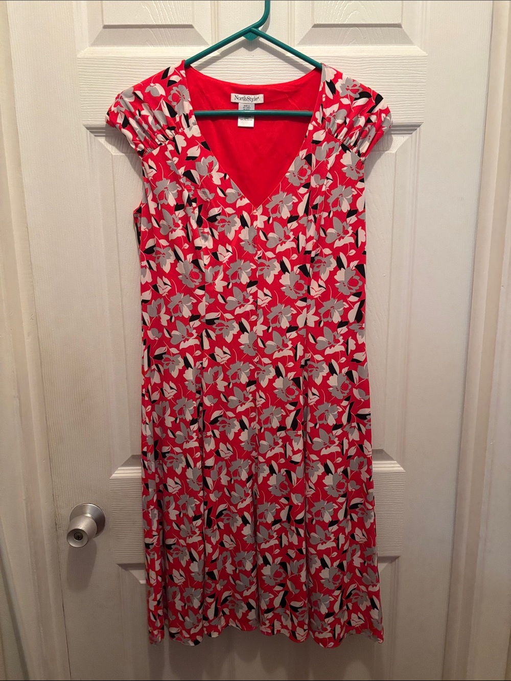 NorthStyle Coral Red Floral V-Neck Midi Dress